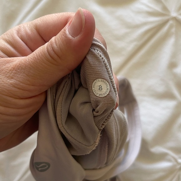 Lululemon - Picture 3 of 3